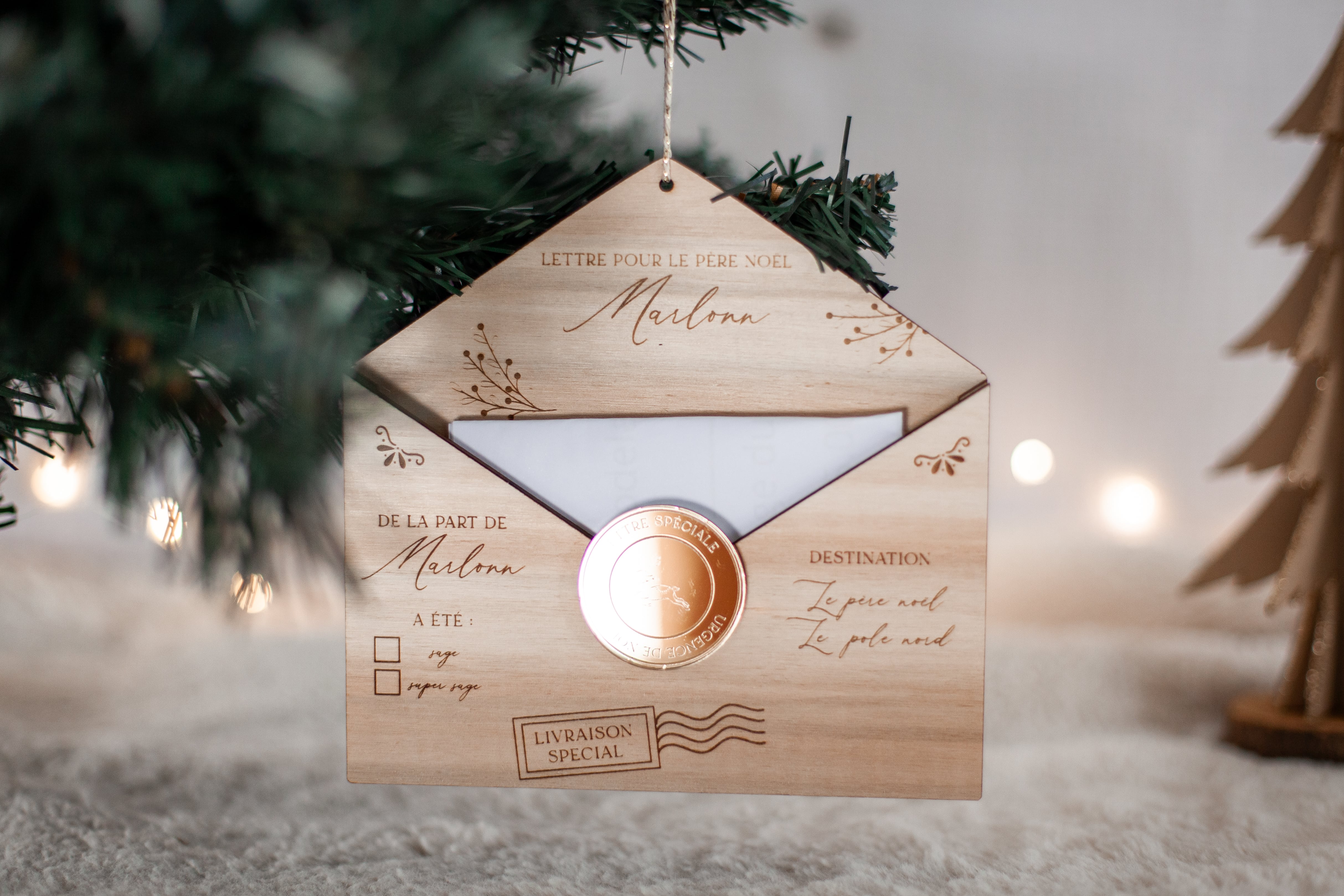 Enveloppe liste de cadeaux de Noël en bois personnalisée